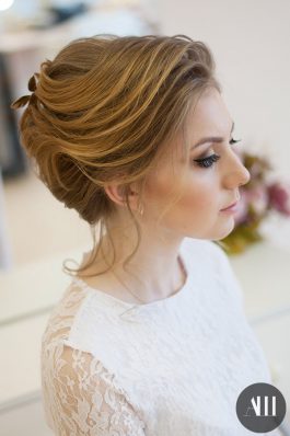Аккуратная свадебная прическа на короткие волосы