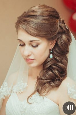 Красивая греческая коса и макияж для невесты