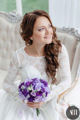 Пышная греческая коса и макияж для невесты