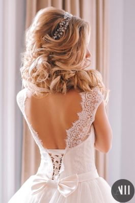 Свадебная прическа греческая коса набок
