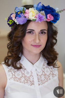Свадебная прическа локоны с цветочным венком