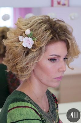 Свадебная прическа на короткие волосы и макияж